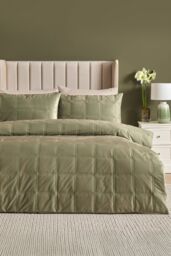 Soiree 'Brighton Square' Soft Velvet Box Stitched Duvet Cover Set in Green - Size: Double
