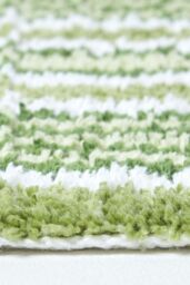 Homescapes Handloomed Striped Cotton Bath Mat in Green - thumbnail 3