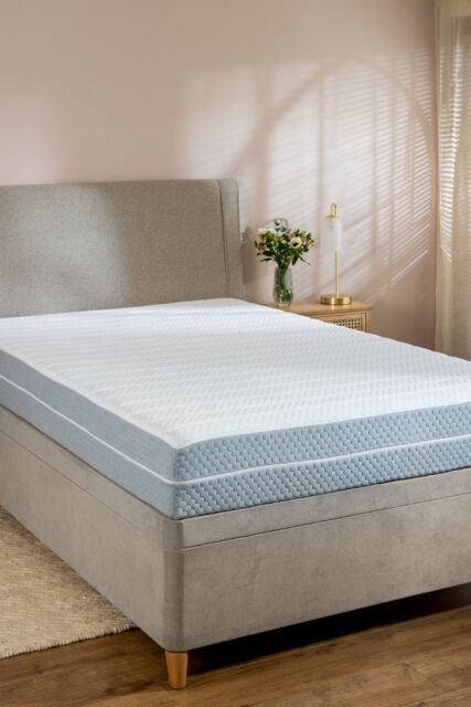 Soak&Sleep Cooling Memory Foam Mattress - Medium Firm in White - Size: King - image 1