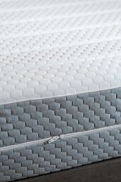 Soak&Sleep Cooling Memory Foam Mattress - Medium Firm in White - Size: King - thumbnail 3
