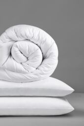Slumberdown Climate Control 4.5 Tog Summer Duvet With 2 Pillows in White - Size: Single - thumbnail 1