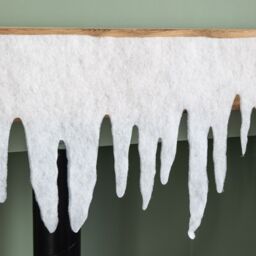 Samuel Alexander 2m x 36cm Christmas Icicle Snow Drape Material in White - Size: 2m x 36 cm - thumbnail 4