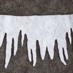 Samuel Alexander 2m x 36cm Christmas Icicle Snow Drape Material in White - Size: 2m x 36 cm - thumbnail 7