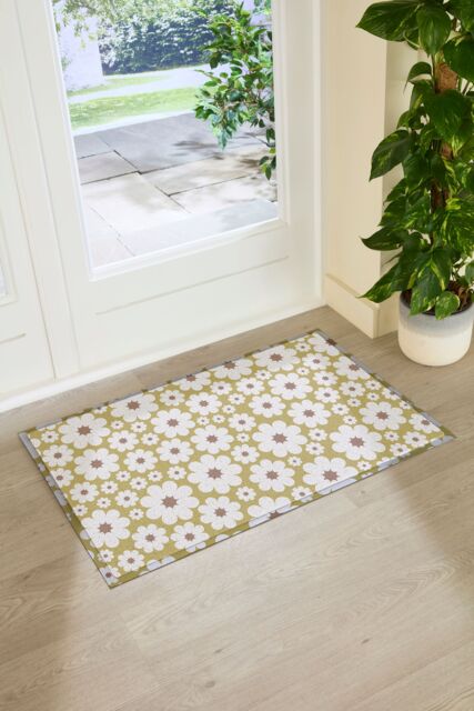 Artsy Mats Green & Cream Flower Doormat - Size: 90 cm x 60 cm - image 1