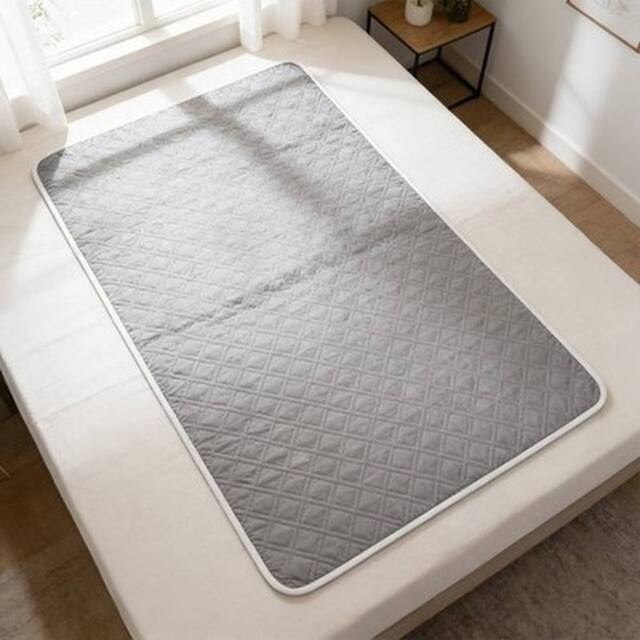 NESTLUNE Incontinence Bed Pads Leak-proof Mattress Protector in Grey - Size: Cot - image 1