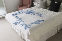 Benjamin Tate Design Christmas Holiday Frame With Pine Branches Blanket in Natural - Size: 120 cm x 150 cm - thumbnail 3