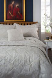 The Lyndon Company Versailles Luxury Jacquard Duvet Cover Bedding Set - Classic Damask Design - Cotton Blend - Deyongs 1846 in Natural - Size: Double - thumbnail 2