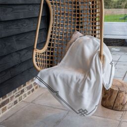 Benjamin Tate Design Roman Ornamental Frame Blanket in Natural - Size: 120 cm x 150 cm - thumbnail 4