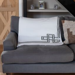 Benjamin Tate Design Roman Ornamental Frame Blanket in Natural - Size: 120 cm x 150 cm - thumbnail 2