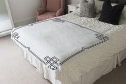 Benjamin Tate Design Roman Ornamental Frame Blanket in Natural - Size: 120 cm x 150 cm - thumbnail 3