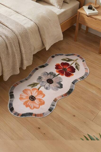 Living and Home Irregular-shaped Rug with Floral Pattern in White - Size: Small - image 1