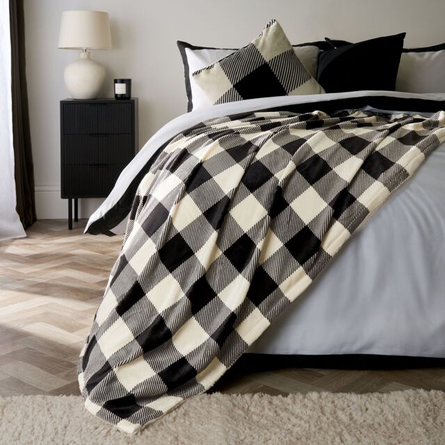 OHS Gingham Flannel Fleece Soft Reversible Throw Blanket in Natural White - Size: 130 cm x160 cm - image 1