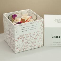 Serenityy Agnes + Cat Botanical Soy Candle - Roses of Sawrey in White - thumbnail 4