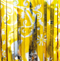 Netagon Shimmer Tinsel Curtain Reindeer Christmas Tree Design 2.5M x 1M Yellow - thumbnail 8
