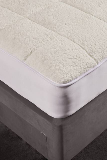 The Linen Consultancy 'TLC 5 Star Hotel Concept' Teddy Soft Fleece Mattress Protector in Cream - Size: Double - image 1