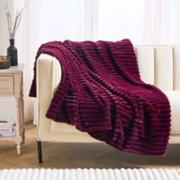 OHS Ribbed Faux Fur Throw Super Soft Fluffy Thick Fleece Bed Blanket in Burgundy - Size: 125 cm x 150 cm - thumbnail 4