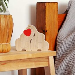 Novecrafto Loving Wooden Elephant Couple Figurine with Red Heart - Heartfelt Ornament Decor Gift with a Message of Love in Natural - thumbnail 2