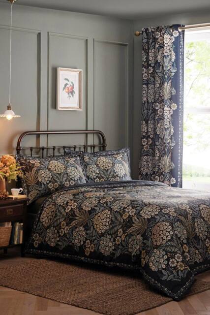 Appletree 'Evelina' Geometric Floral Duvet Cover Set in Navy - Size: King - image 1