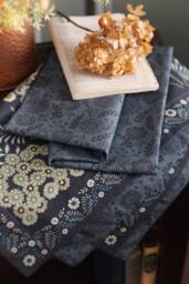 Appletree 'Evelina' Geometric Floral Duvet Cover Set in Navy - Size: King - thumbnail 4