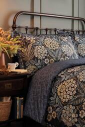 Appletree 'Evelina' Geometric Floral Duvet Cover Set in Navy - Size: King - thumbnail 2