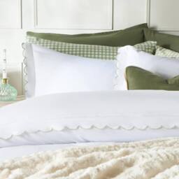 OHS Scallop Edge Bedding Set Microfibre Duvet Cover with Pillowcase in White - Size: Single - thumbnail 3
