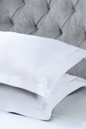 Belledorm Egyptian Cotton 400 Thread Count Oxford Pillowcase in Dark Pink - thumbnail 2