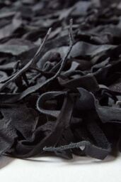 Homescapes Dallas Leather Shaggy Rug in Black - Size: 150 cm diameter - thumbnail 5