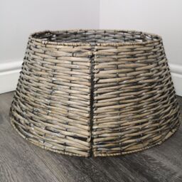Samuel Alexander 48/70cm KD Willow Christmas Tree Skirt Wicker Rattan- Large Natural in Brown - thumbnail 2