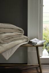 CHRISTY Luxury Quilted Velvet 'Jaipur' Throw in Brown - Size: 140 cm x 200 cm - thumbnail 2