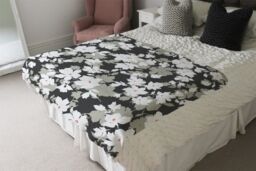 Benjamin Tate Design Grey White & Black Flowers Blanket in Natural - Size: 120 cm x 150 cm - thumbnail 3