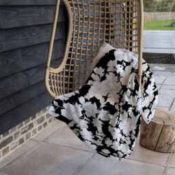 Benjamin Tate Design Grey White & Black Flowers Blanket in Natural - Size: 120 cm x 150 cm - thumbnail 4