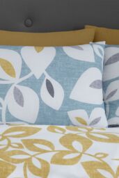 Catherine Lansfield 'Inga Leaf' Reversible Duvet Cover Set in Green - Size: Single - thumbnail 2