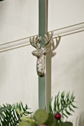 Dibor Traditional Stag Head Christmas Door Wreath Hanger H29 x D12cm in Silver - thumbnail 2