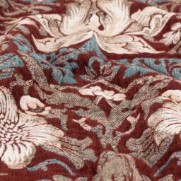 Morris & Co Strawberry Thief Jacquard Throw in Red - Size: 130 cm x 170 cm - thumbnail 8