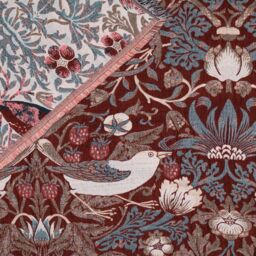 Morris & Co Strawberry Thief Jacquard Throw in Red - Size: 130 cm x 170 cm - thumbnail 4