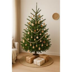 Clifton Premier SPRUCE Christmas Tree - Fresh Norway Cut - 2.0m to 2.5m (6.5ft to 8ft) in Green - thumbnail 5