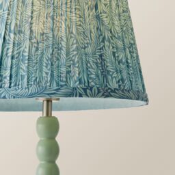 ValueLights Bobbin Bobble Table Lamp with Leaf Pleated Tapered Lamp Shade & Bulb in Pale Green - thumbnail 4