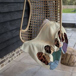 Benjamin Tate Design A crowd of spectators stand back retro style pop art Designer Blanket in Natural - Size: 120 cm x 150 cm - thumbnail 3