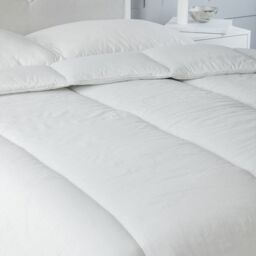 Snug City Winter 13.5 Tog Microfibre Soft Like Down Duvet + 2 Pillows With Non Allergenic Hollowfibre Filling in White - Size: King - thumbnail 7