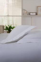 The Lyndon Company Peninsula Luxurious 1000 Thread Count Sateen Cotton Duvet Cover Set in White - Size: King - thumbnail 4