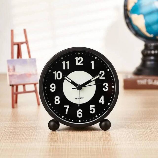 NESTLUNE Alarm Clock Bedside No Ticking Battery Power Silent in Black - Size: 100 cm x 15 cm - image 1