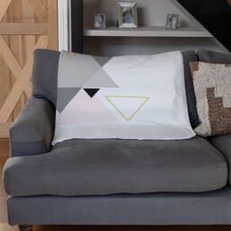 Benjamin Tate Design Pink & Grey Geometric Triangles Blanket in Natural - Size: 120 cm x 150 cm - thumbnail 2