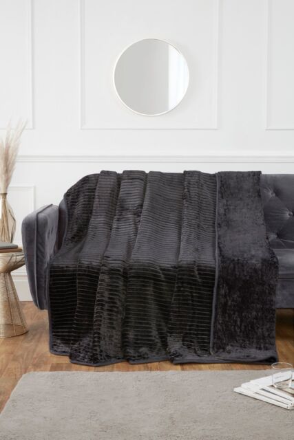 Rapport Home Ribbed Mink Faux Fur Blanket Throw in Black - Size: 150 cm × 200 cm - image 1