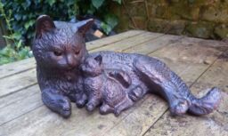 Inspirational Gifting Cat & Kitten Sculpture Figurine - Mother Cat Cuddling Baby Kitten in Bronze - thumbnail 2