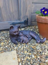Inspirational Gifting Cat & Kitten Sculpture Figurine - Mother Cat Cuddling Baby Kitten in Bronze - thumbnail 6