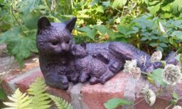 Inspirational Gifting Cat & Kitten Sculpture Figurine - Mother Cat Cuddling Baby Kitten in Bronze - thumbnail 4