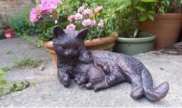 Inspirational Gifting Cat & Kitten Sculpture Figurine - Mother Cat Cuddling Baby Kitten in Bronze - thumbnail 3