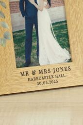Personalised Memento Company Personalised Botanical 6x4 Oak Finish Photo Frame in Light Brown - thumbnail 3