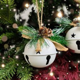 Melody Maison Set Of 2 White Bell Hanging Decoration With Foliage 8cm - thumbnail 6