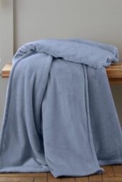 Catherine Lansfield 'Raschel Velvet Touch' Blanket Throw in Light Blue - Size: 130 cm x 170 cm